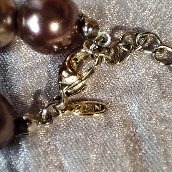 RMN Roman Faux Pearl Brown Champagne Necklace and Earrings Set Silver Tone EUC - Picture 7 of 15